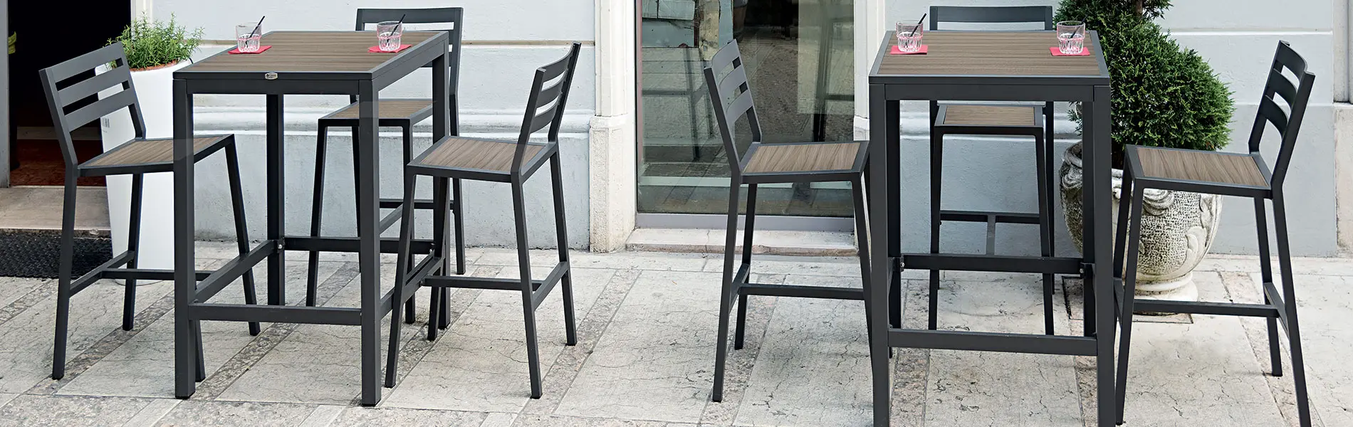 Outdoor bar stools