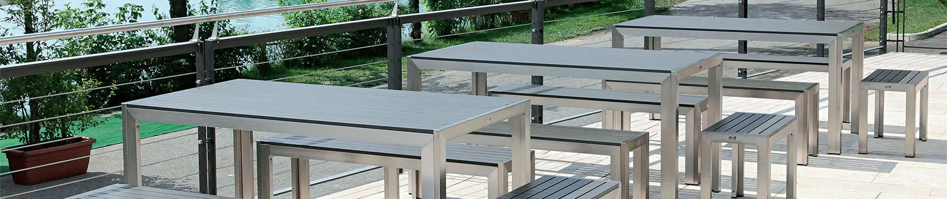 Tables and coffee tables for outdoor use